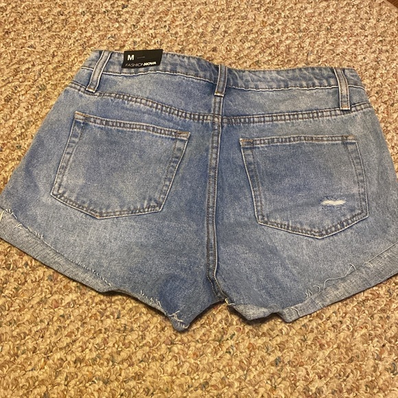 Fashion Nova, size 5, denim short - Picture 2 of 3